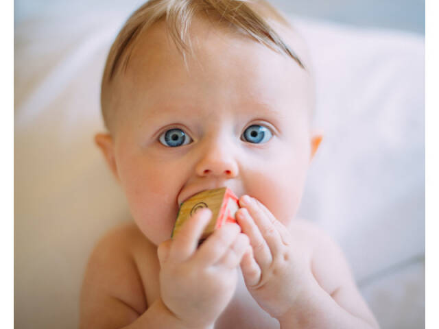 Co na ząbkowanie? Skuteczne preparaty dla niemowląt.